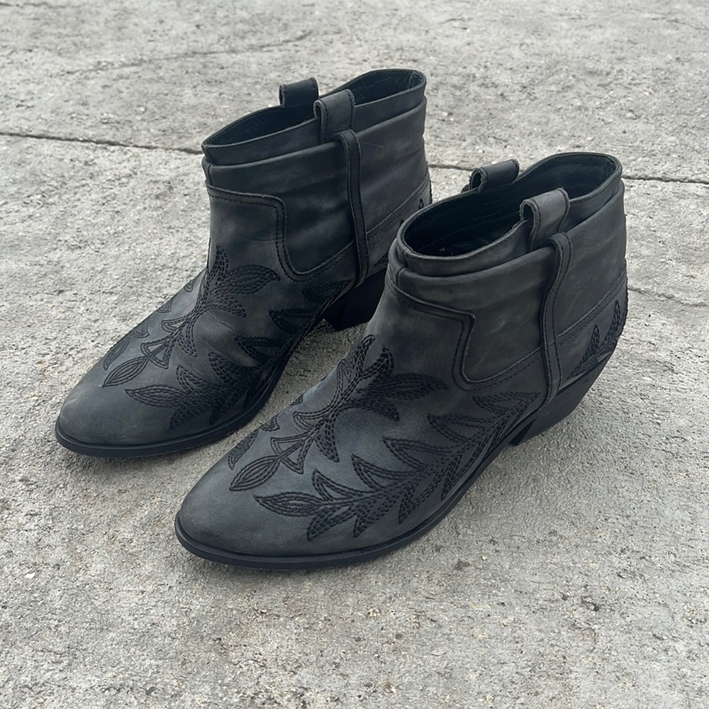 Joie Ajax Black Leather Embroidered booties size  womens 38